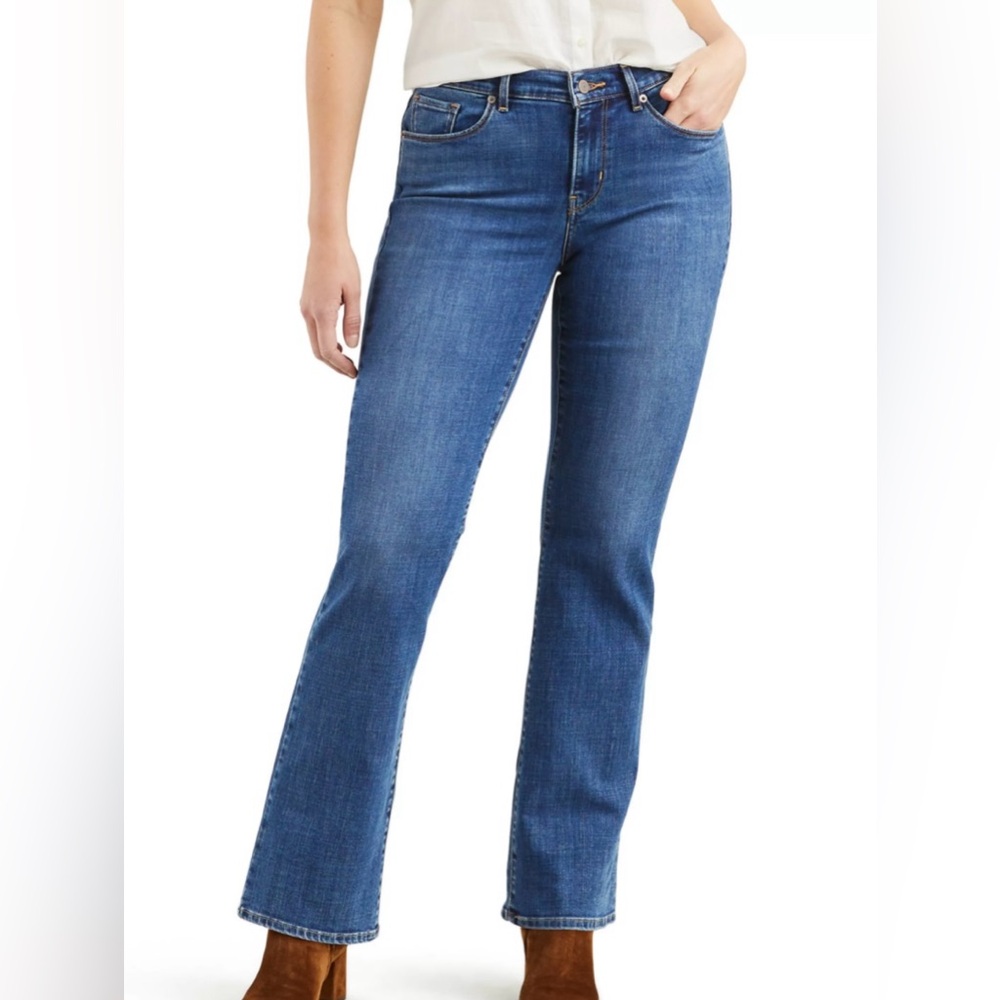 Levi’s 512 Perfectly Slimming Bootcut Jeans. Women’s Size 6.